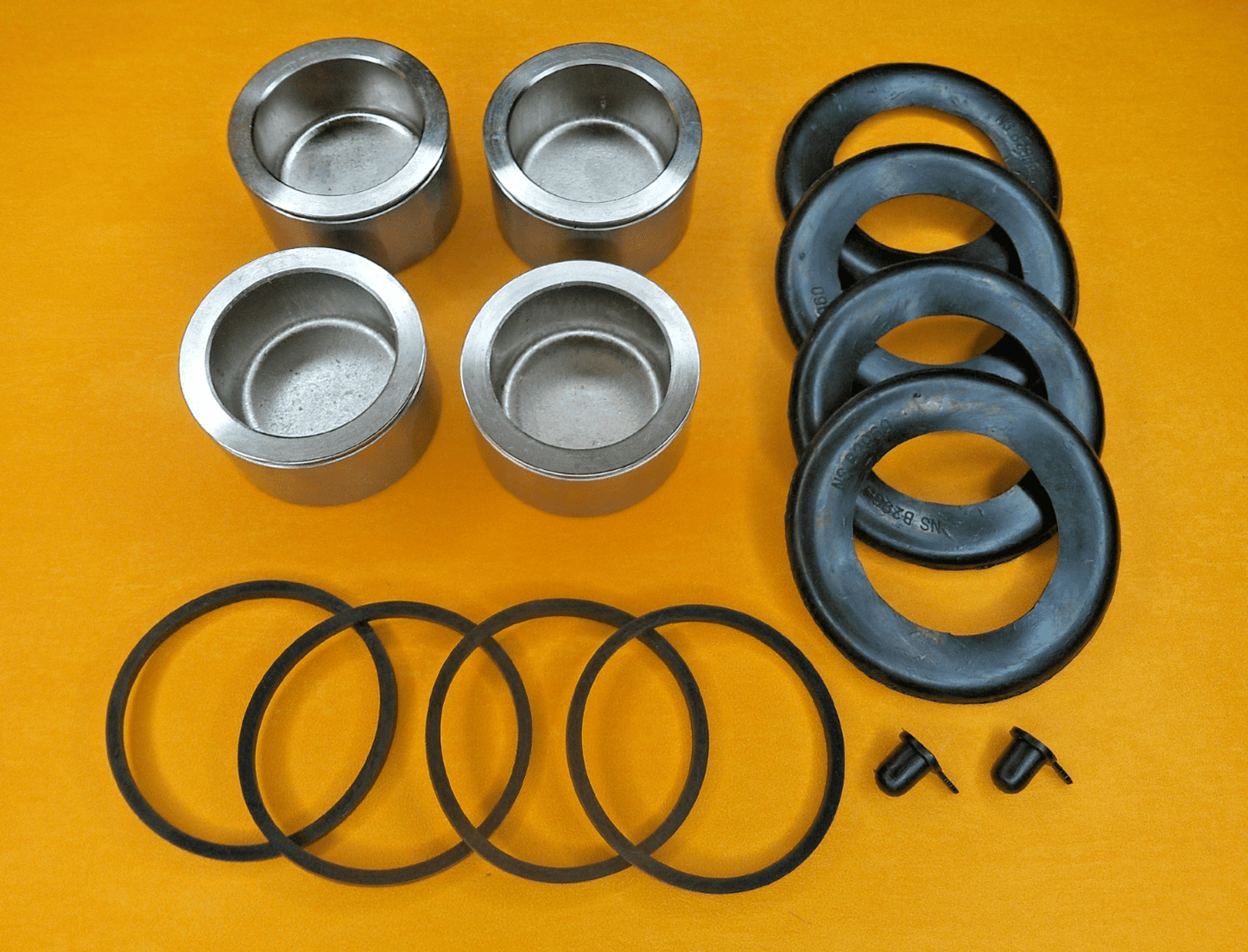 FORD CONSUL Mk2 (1960-62) BRAKE CALIPER PISTONS & REPAIR KIT -axle set - Vroom Classics