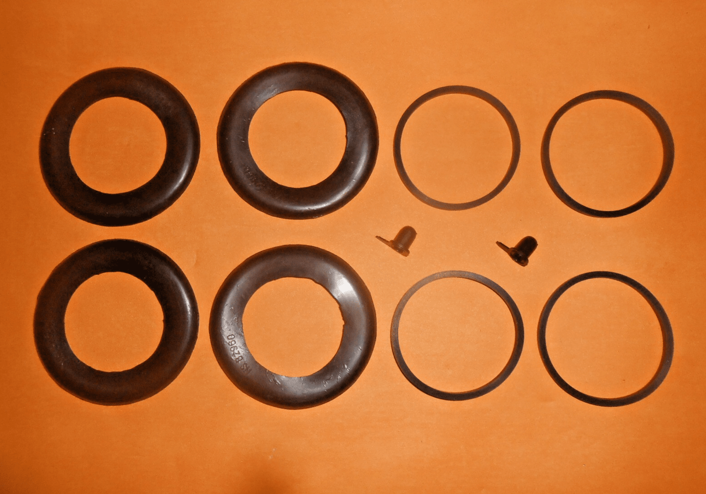 FORD CONSUL Mk2 (1960-62) BRAKE CALIPER PISTONS & REPAIR KIT -axle set - Vroom Classics