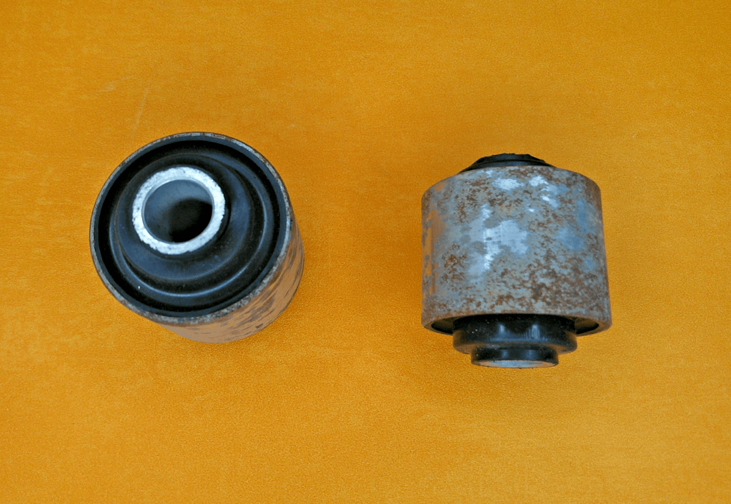 FORD CORTINA Mk3 (1970-76) REAR AXLE SUSPENSION, FRONT TOP BUSHES(PAIR)-EM1492 - Vroom Classics