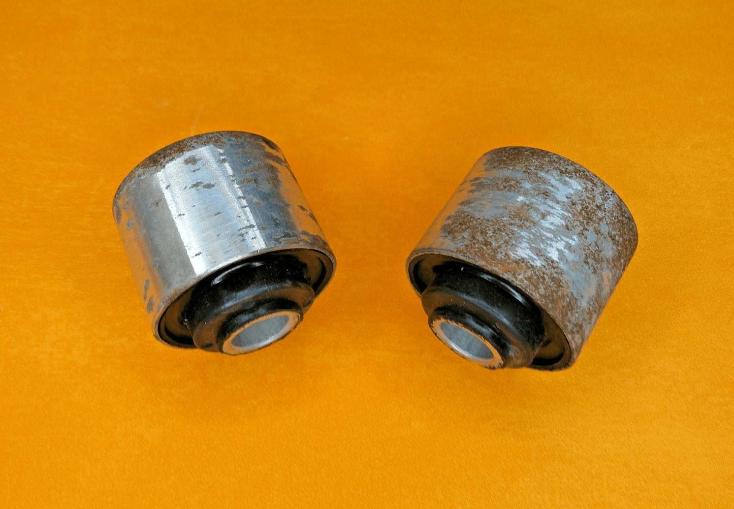 FORD CORTINA Mk3 (1970-76) REAR AXLE SUSPENSION, FRONT TOP BUSHES(PAIR)-EM1492 - Vroom Classics