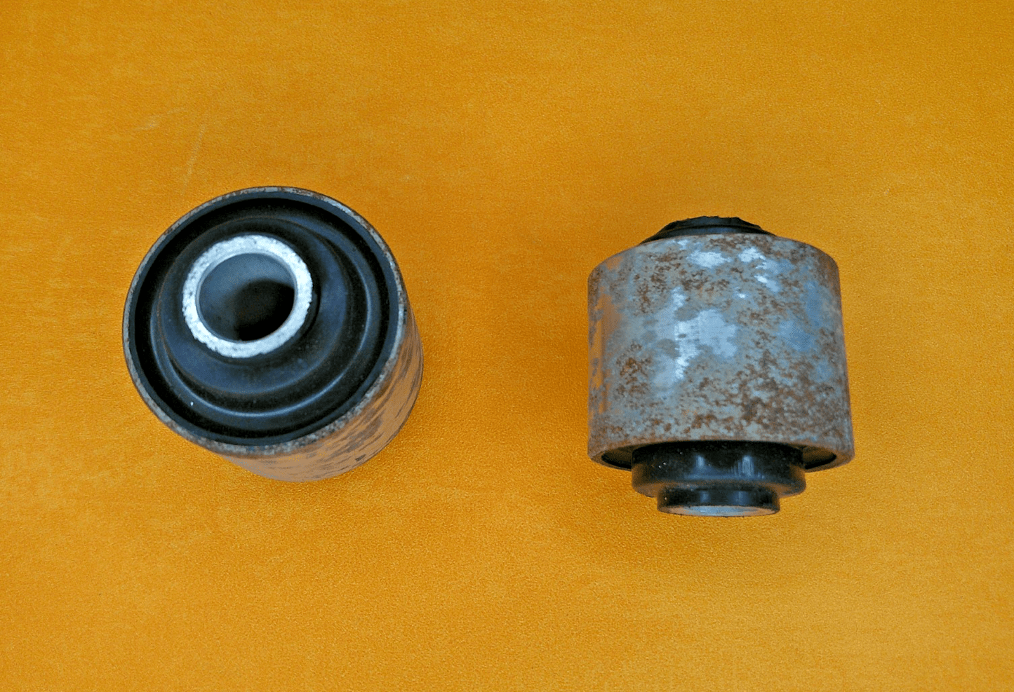 FORD CORTINA Mk3 (1970 - 76)NEW REAR AXLE SUSPENSION, REAR TOP BUSHES(PAIR) - EM1436 - Vroom Classics