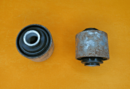 FORD CORTINA Mk3 (1970 - 76)NEW REAR AXLE SUSPENSION, REAR TOP BUSHES(PAIR) - EM1436 - Vroom Classics