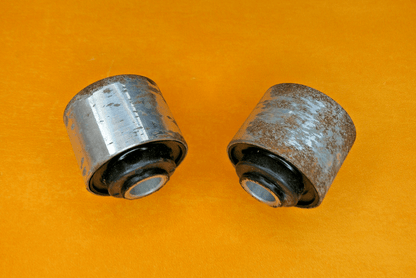 FORD CORTINA Mk3 (1970 - 76)NEW REAR AXLE SUSPENSION, REAR TOP BUSHES(PAIR) - EM1436 - Vroom Classics