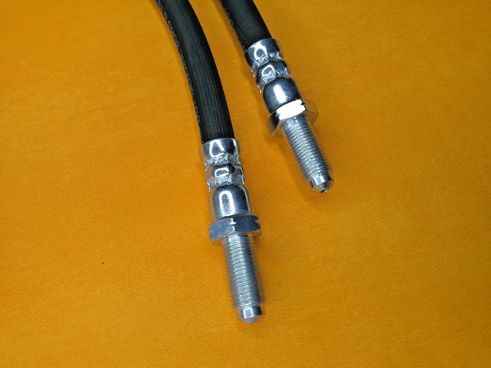 FORD CORTINA Mk3 (1973-76)FRONT BRAKE HOSES PAIR 530mm total length -Borg & beck - Vroom Classics