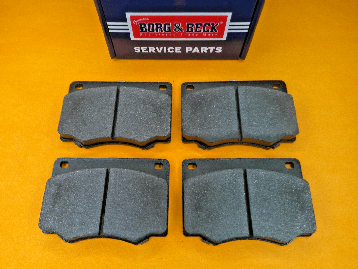 FORD CORTINA Mk3 2000 ESTATE (1970 - 76) FRONT BRAKE PADS - GENUINE BORG & BECK - Vroom Classics