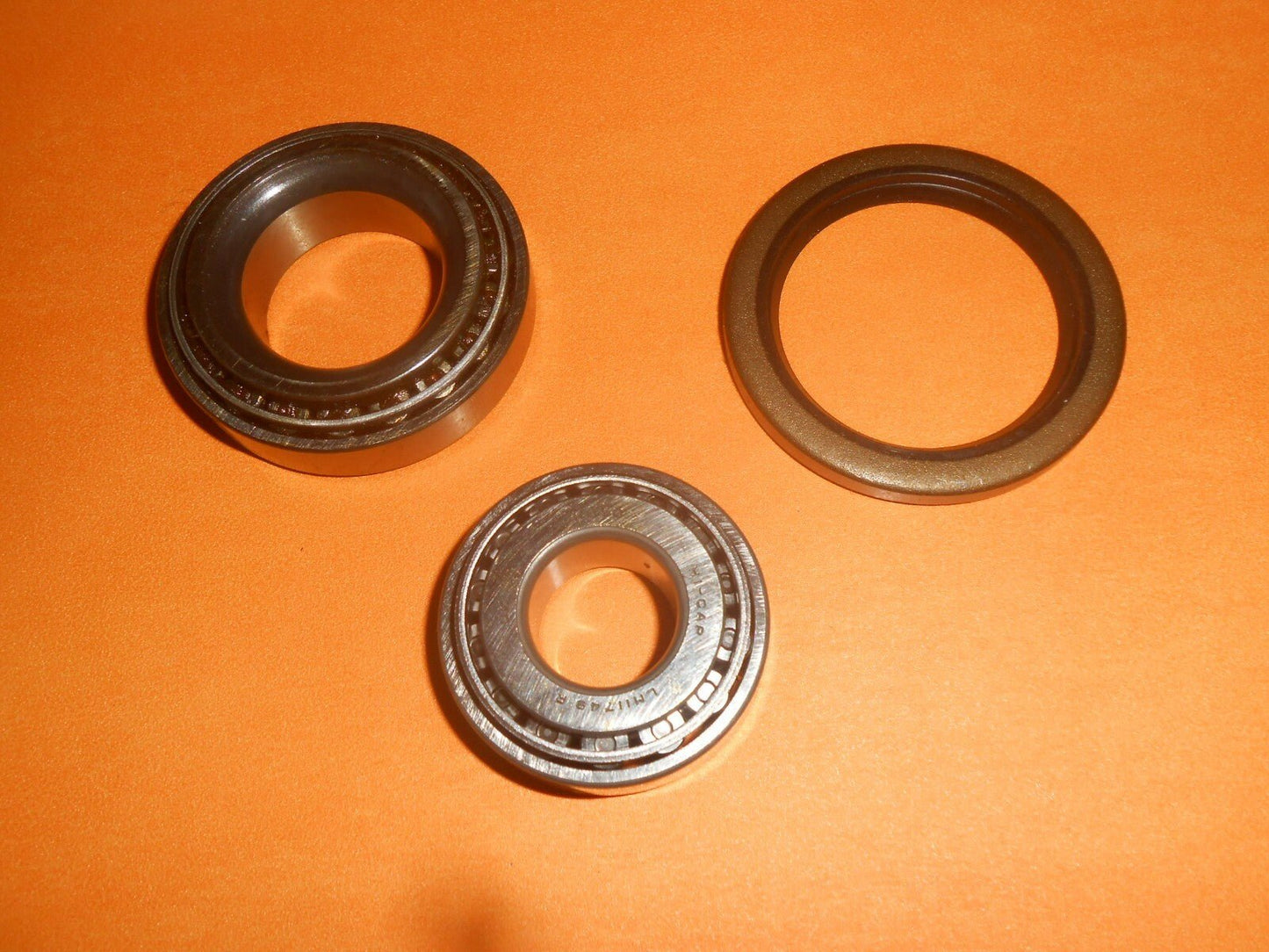 FORD COURIER F3L, F5L (1991 - 95) REAR WHEEL BEARING KIT - QWB840 - Vroom Classics