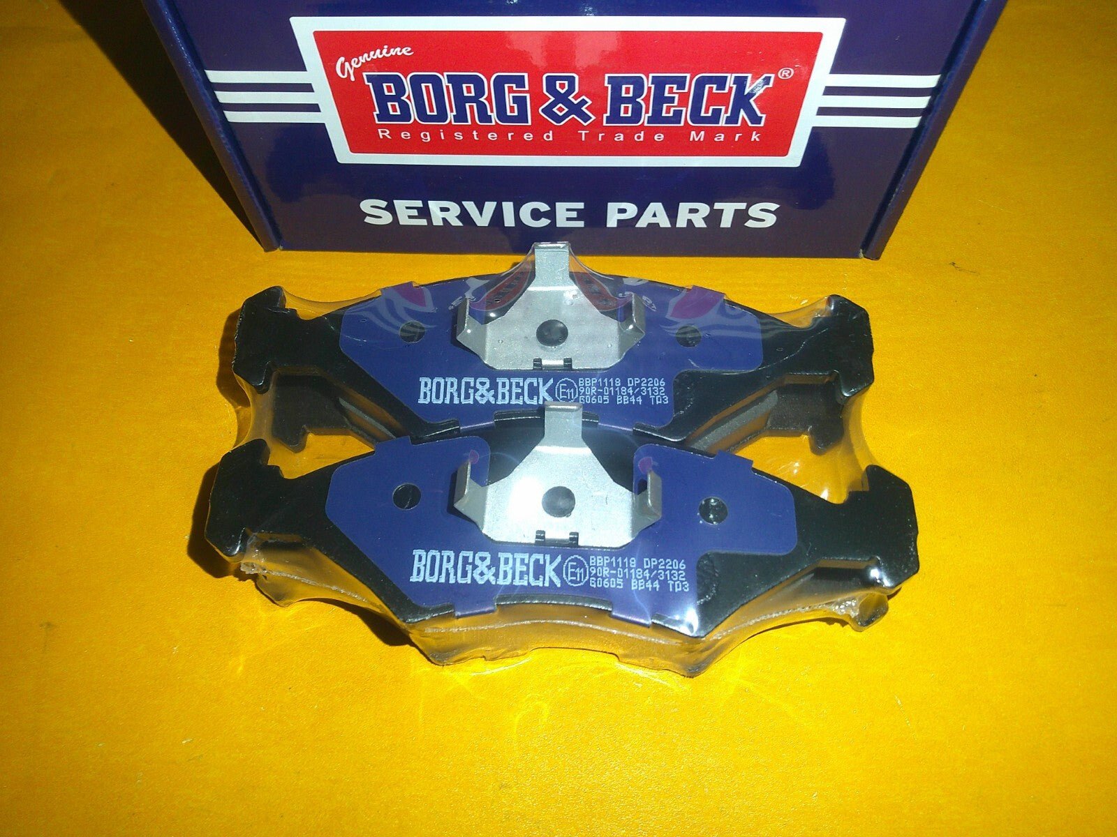 FORD ESCORT Mk4 (1986 - 90) NEW FRONT BRAKE PADS - GENUINE BORG & BECK - Vroom Classics