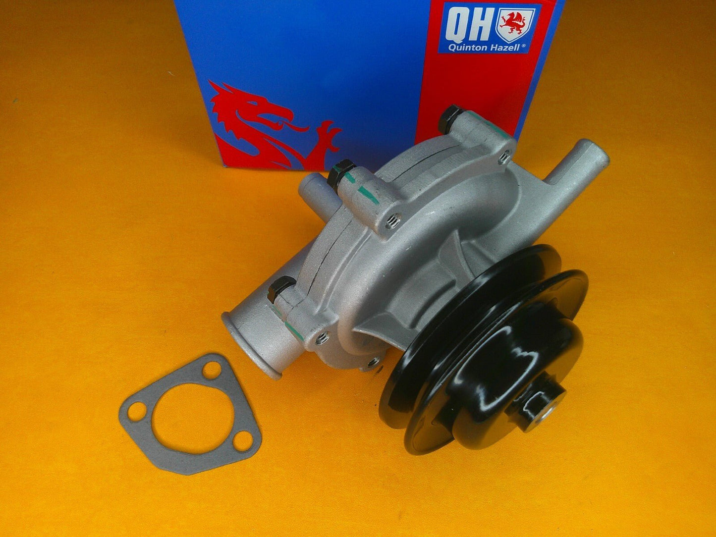FORD ESSEX V6 NEW WATER PUMP - QUNITON HAZELL QCP932 - Vroom Classics