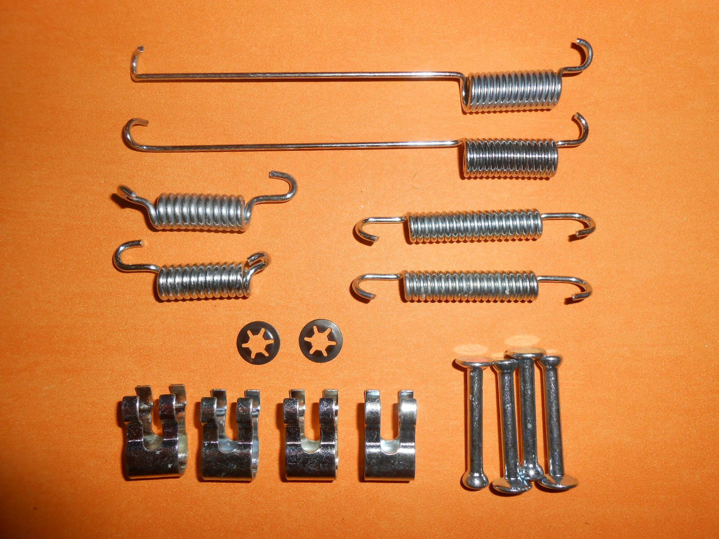 FORD KA (2000 - 2008) REAR BRAKE SHOE Fixing Kit - BFK320 - Vroom Classics