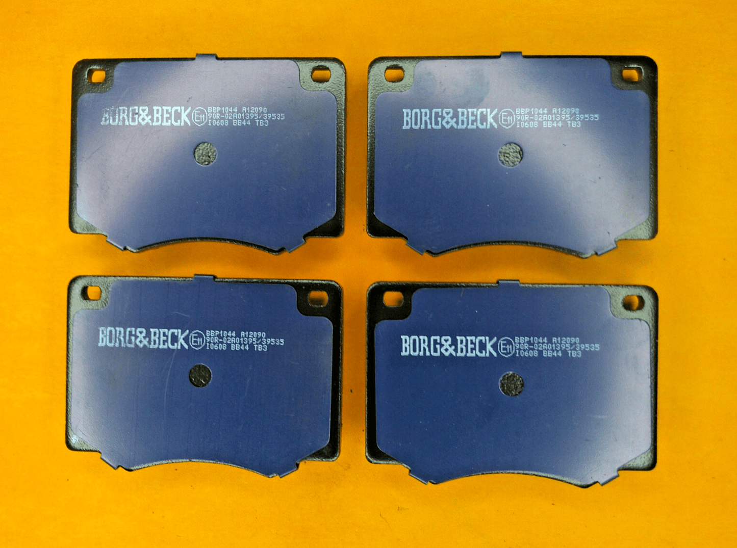 FORD P100 1.6 (1982 - 87) FRONT BRAKE PADS - GENUINE BORG & BECK - Check size!! - Vroom Classics