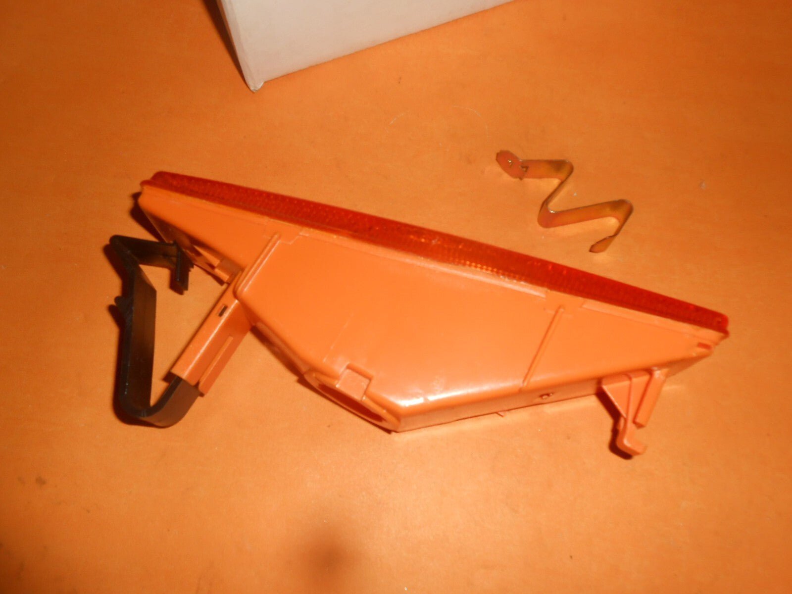 FORD SIERRA (1982 - 87) NEW FRONT DRIVERS SIDE O/S INDICATOR LAMP AMBER - Vroom Classics