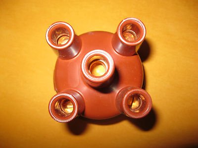 FORD SIERRA SAPPHIRE 1.6, 2.0 (82 - 83) NEW Bosch type DISTRIBUTOR CAP - 45820 - Vroom Classics