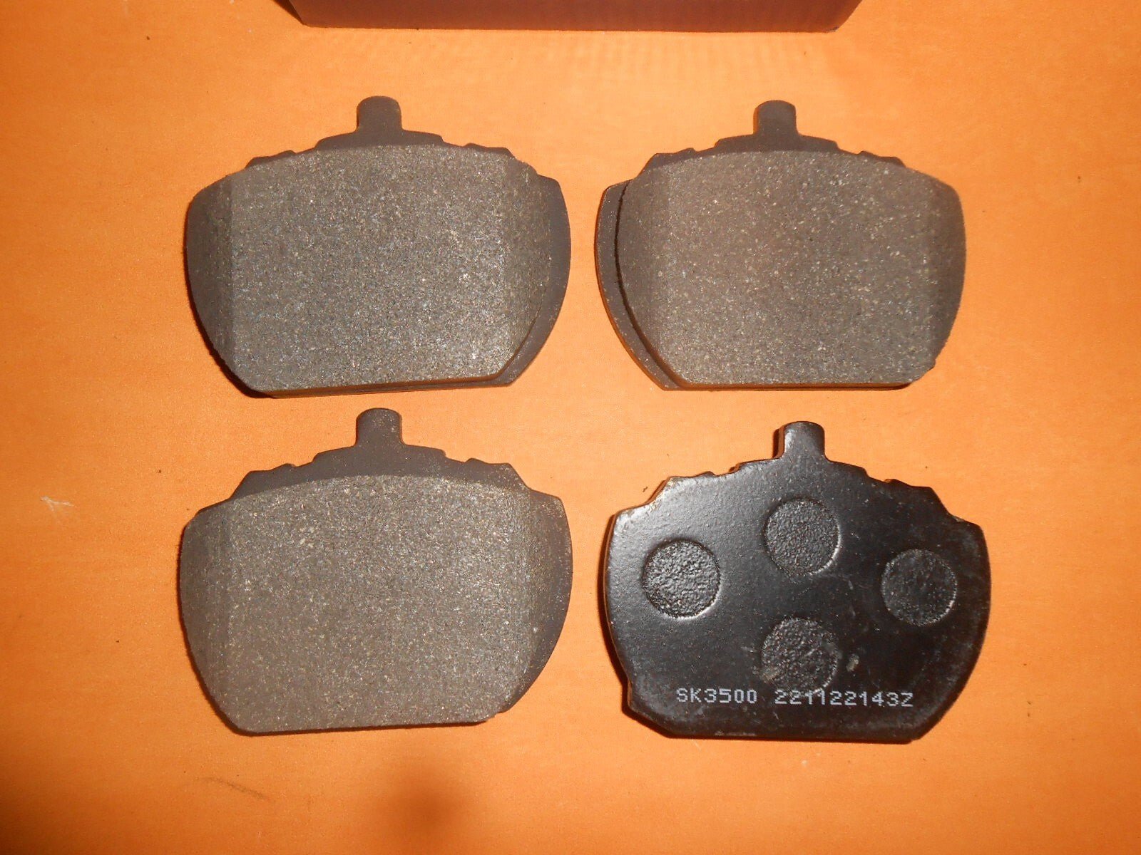 FORD TRANSIT Mk1 SWB (1965 - 77) NEW BRAKE PADS - BORG & BECK - Vroom Classics