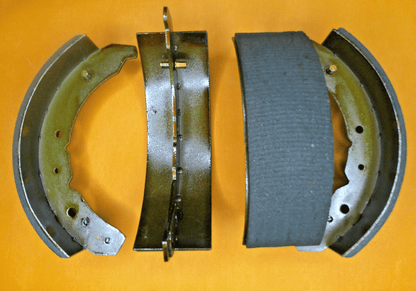 FORD ZODIAC Mk2 206E (1956 - 60) FRONT BRAKE SHOE SET - Vroom Classics