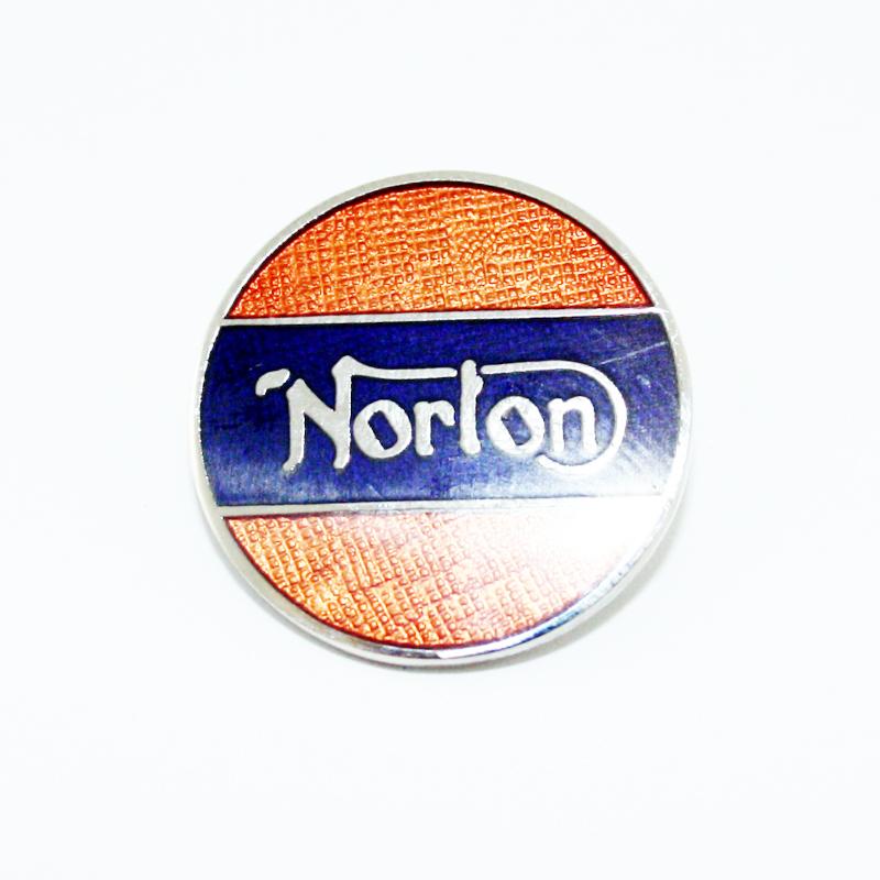 GS42023 - PIN BADGE . - Norton Silver Black Red. Aprox 2cm diameter. - Vroom Classics