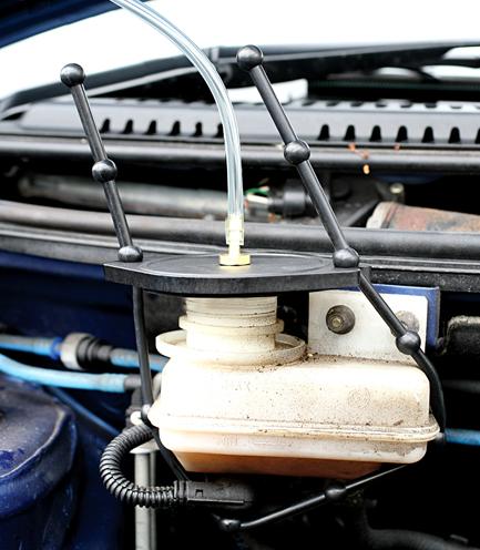 Gunson 77042 Eezibleed Multi - Purpose Cap - Enables use on wide range of vehicles - Vroom Classics