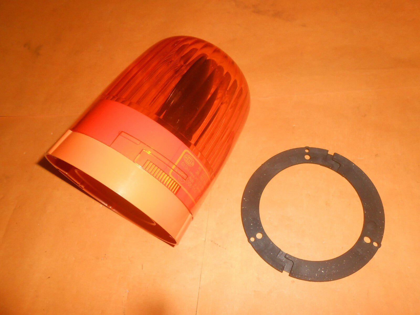 HELLA UNIVERSAL ROTATING BEACON Amber - 2RL 007 550 - 001 - Vroom Classics