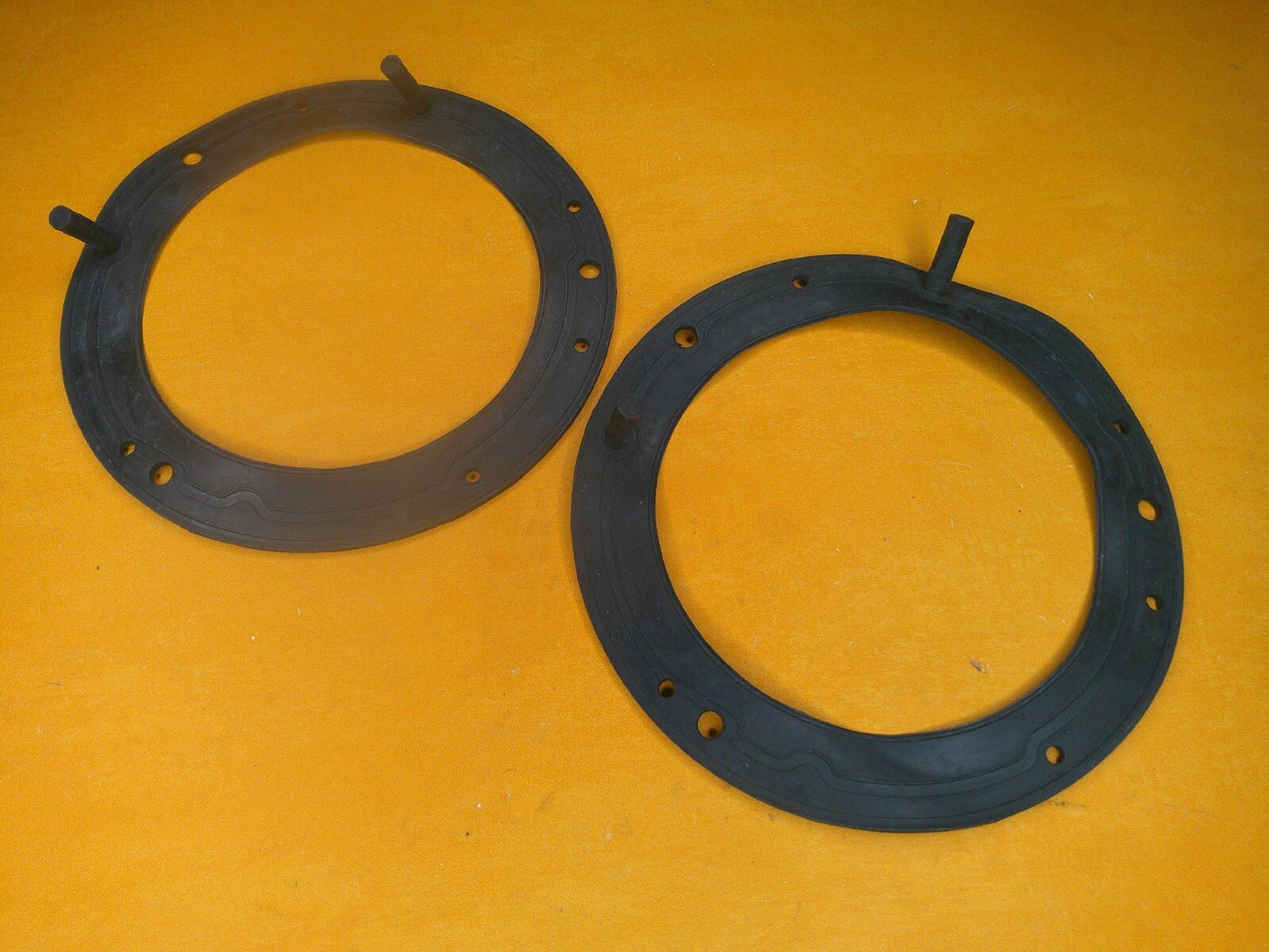 JAGUAR 250 V8 Mk2 Mk10 XJ6 XJ12 E - TYPE 7" Diameter HEADLAMP TO BODY SEAL x2 - Vroom Classics