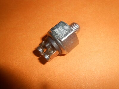 JAGUAR Mk1 Mk2 DAIMLER 2.4 3.4 3.8 (1955 - 1963) BRAKE LIGHT SWITCH - 51620 - Vroom Classics