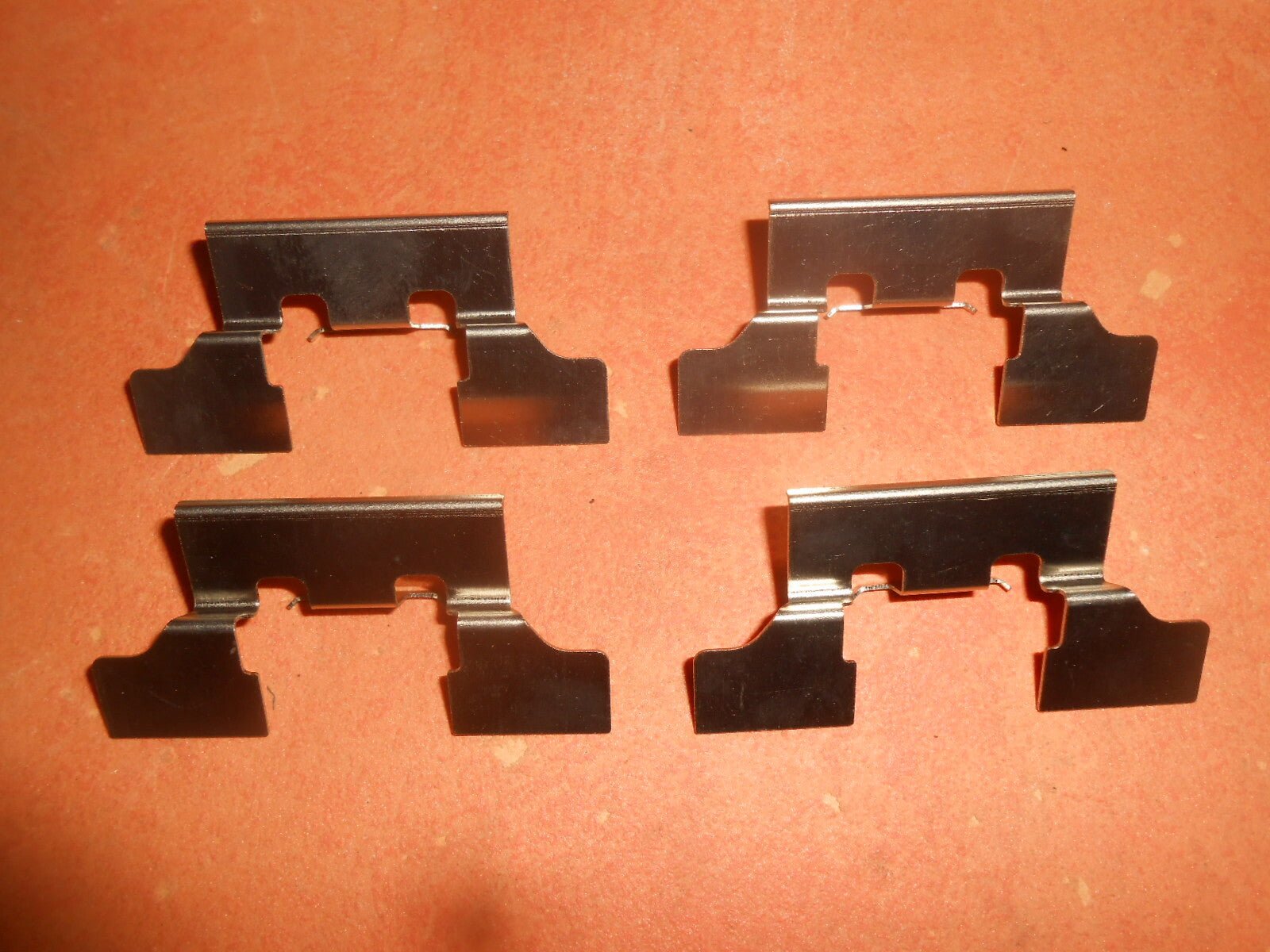 JAGUAR XJ 3.6 X350, X358 (2003 - 2009) REAR BRAKE PAD FIXING KIT - BFK941 - Vroom Classics