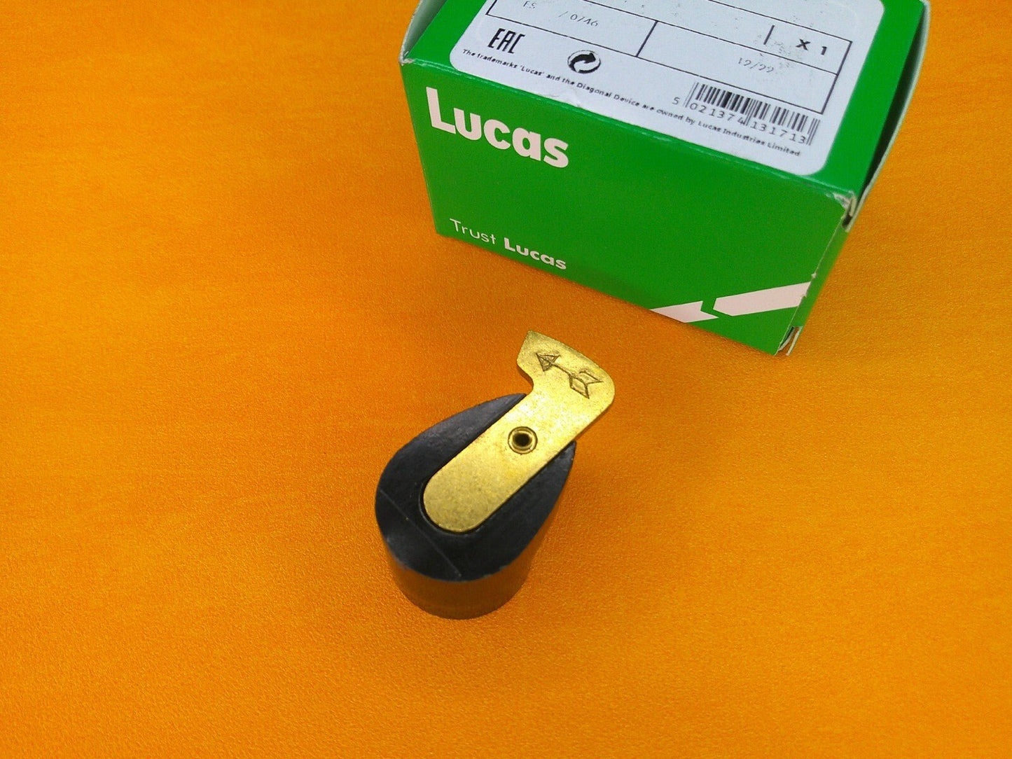 LAND ROVER 2.6 Litre Series (1964 - 75) IGNITION ROTOR ARM GENUINE LUCAS DRB106C - Vroom Classics