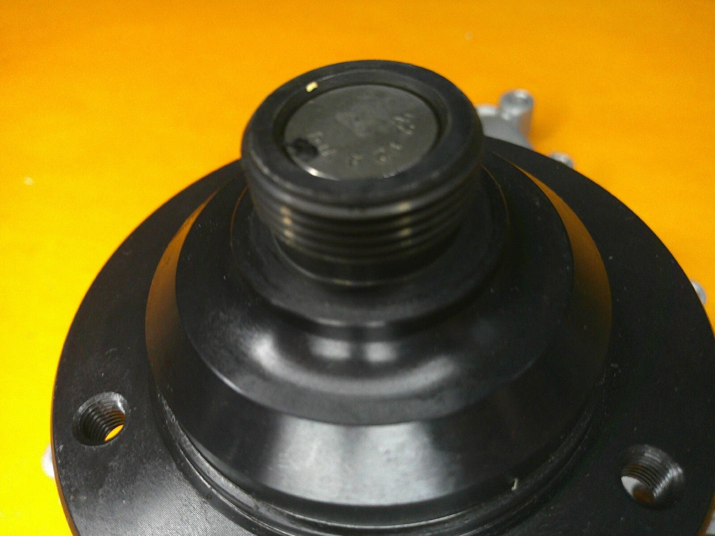 LAND ROVER DISCOVERY 3.5i 4.0i V8 (1989 - 98) NEW WATER PUMP - QCP2614 - Vroom Classics