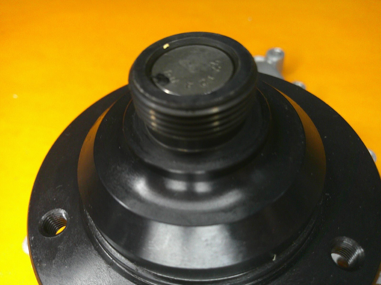 LAND ROVER DISCOVERY 3.5i 4.0i V8 (1989 - 98) NEW WATER PUMP - QCP2614 - Vroom Classics