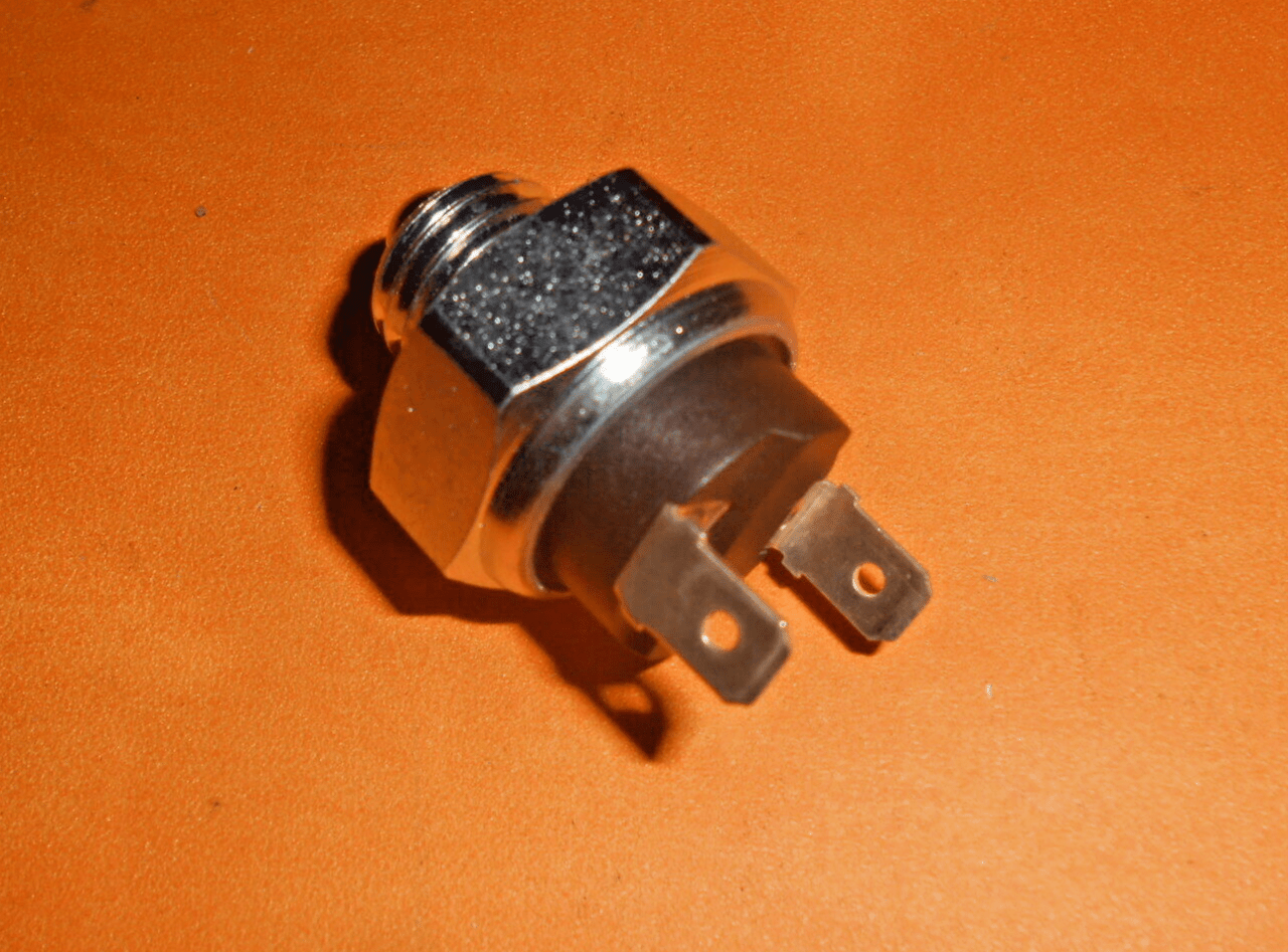 LAND ROVER RANGE ROVER(P38A) 2.5D 3.9 4.6(1994 - 2002)REVERSING LIGHT SWITCH - 54850 - Vroom Classics
