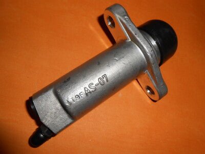LAND ROVER Series 3 LAND ROVER 90 110 DEFENDER CLUTCH SLAVE CYLINDER - 591231 - Vroom Classics
