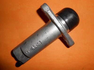 LAND ROVER Series 3 LAND ROVER 90 110 DEFENDER CLUTCH SLAVE CYLINDER - 591231 - Vroom Classics