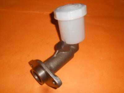 LAND ROVER Series IIA 109",Series III 109" (1961 - 86) BRAKE MASTER CYLINDER - Vroom Classics