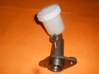 LAND ROVER Series IIA 109",Series III 109" (1961 - 86) BRAKE MASTER CYLINDER - Vroom Classics