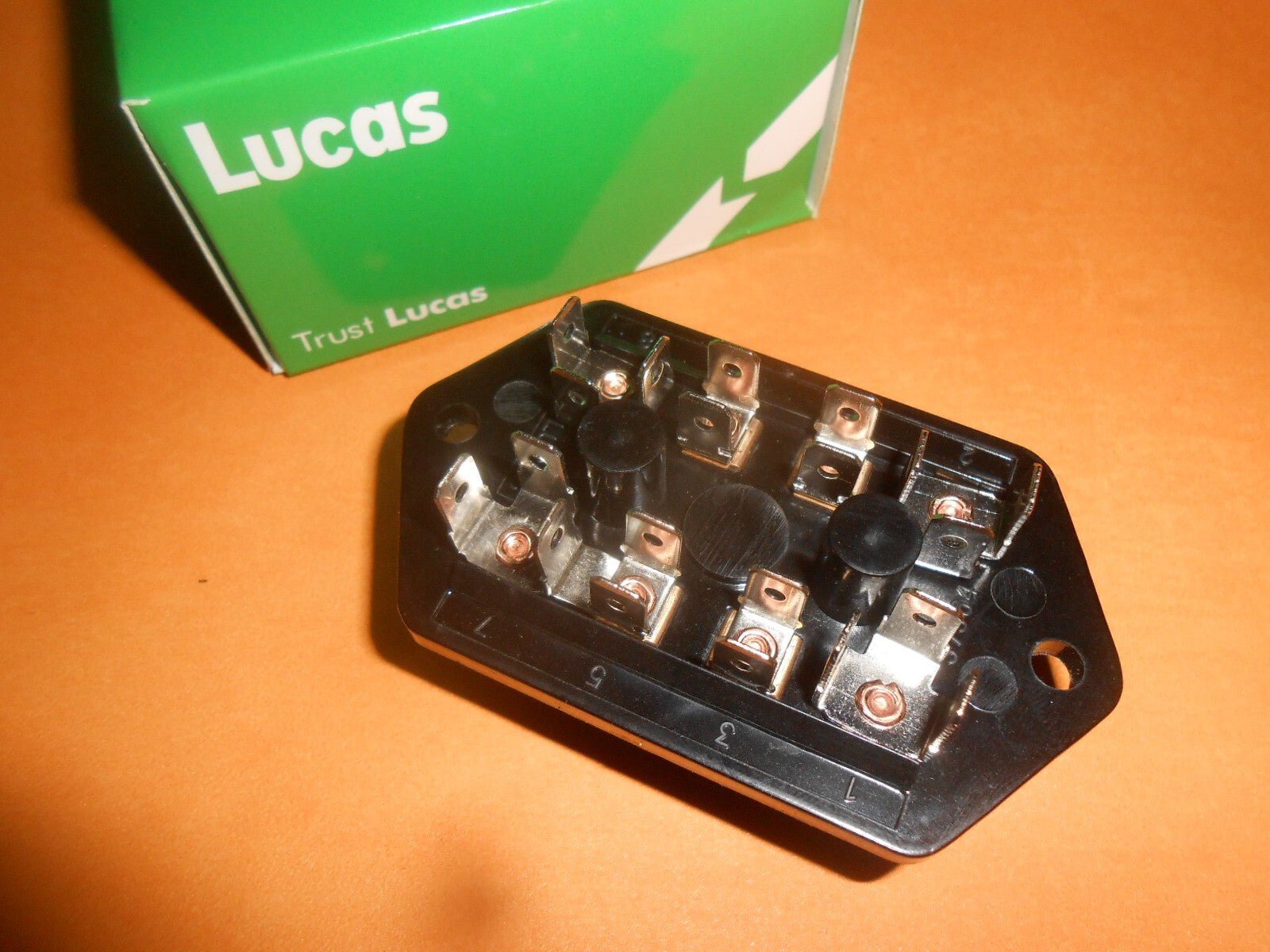 LOTUS ESPRIT S1, S2 (1976 - 1982) NEW LUCAS FUSE BOX (4 fuse type) - Vroom Classics