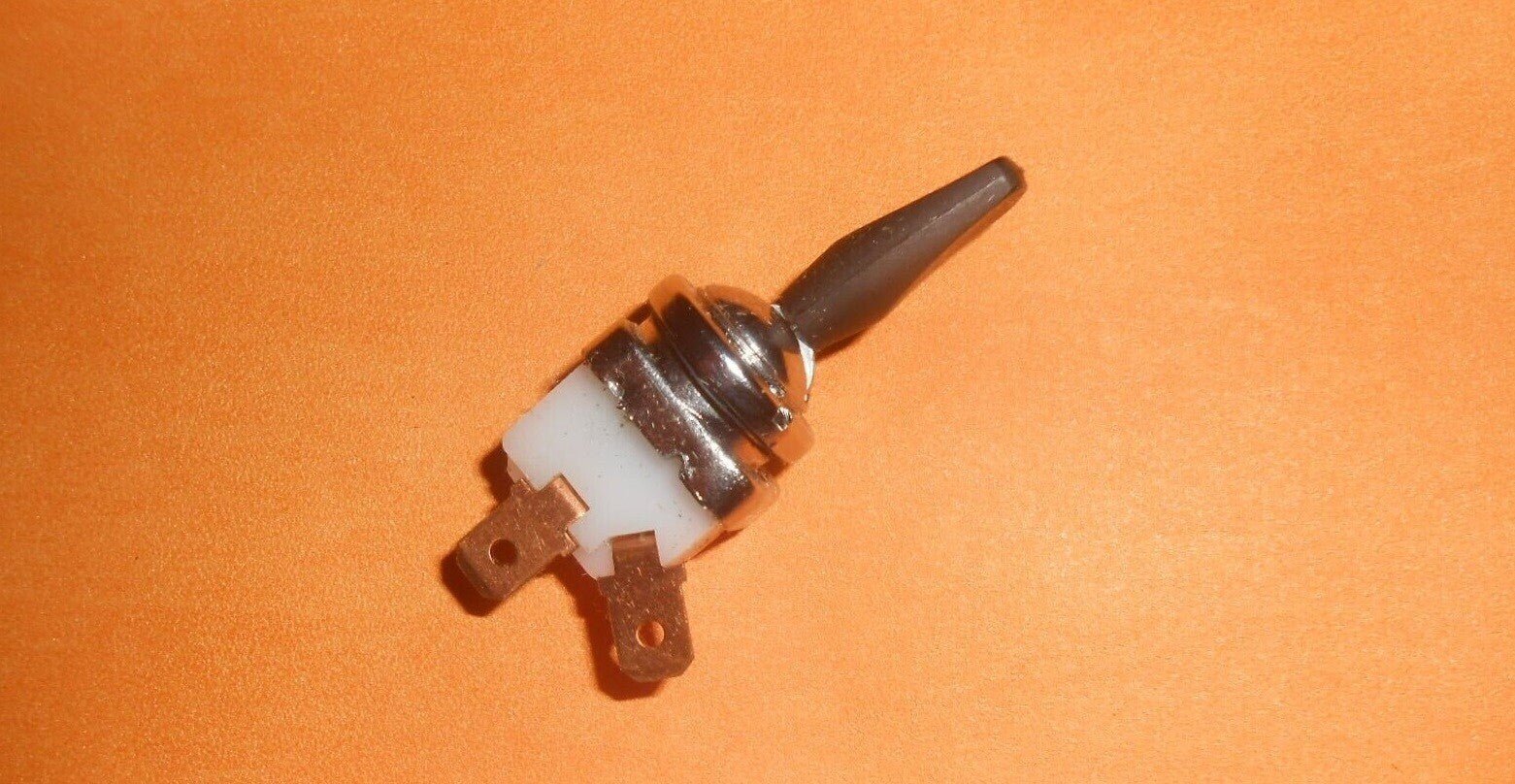 LUCAS TYPE TOGGLE SWITCH SPB200/31909/65SA - Vroom Classics