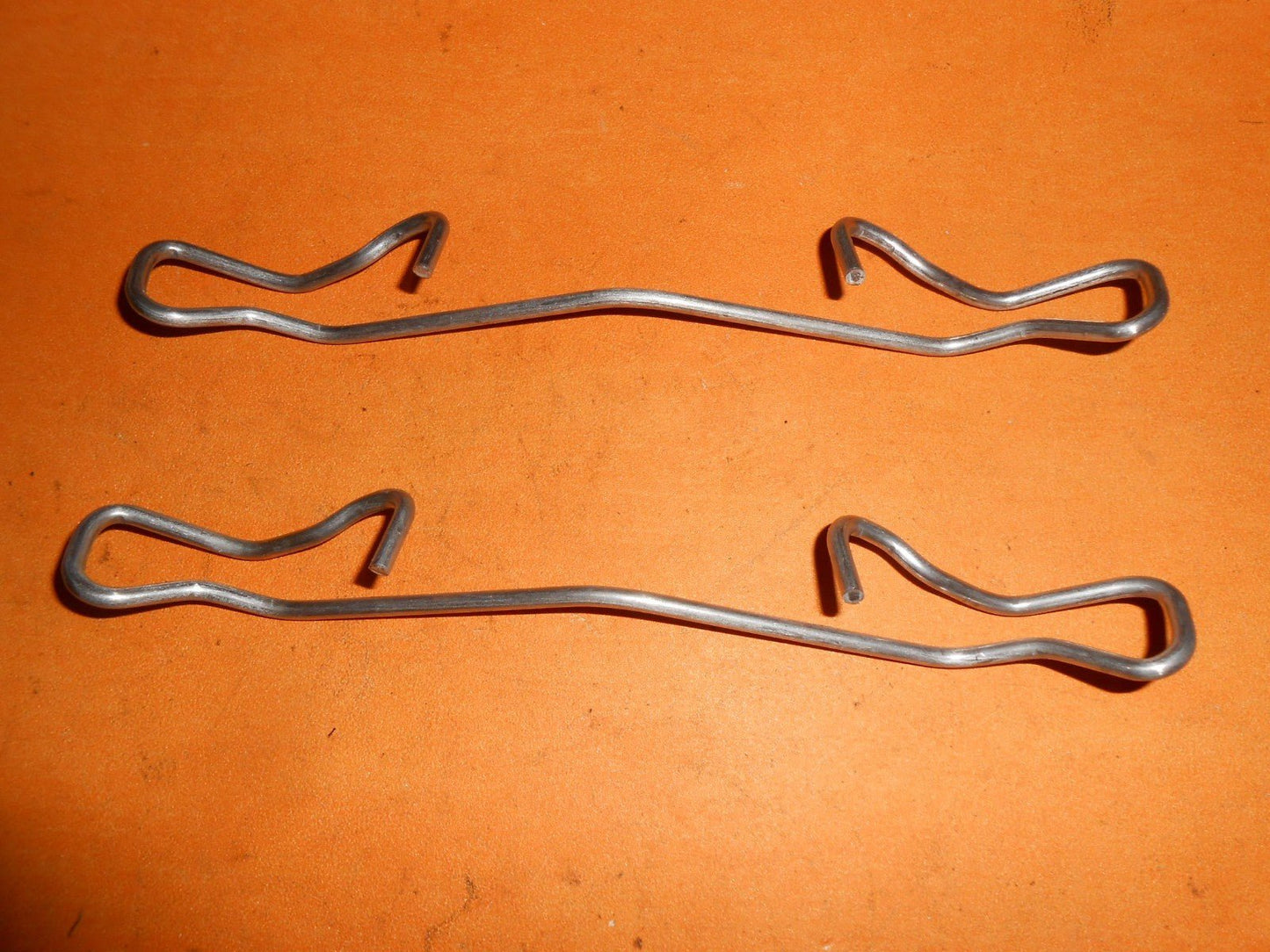 MERCEDES SPRINTER, VOLKSWAGEN LT 28(1995 - 2006) NEW BRAKE PAD Fixing Kit - BFK857 - Vroom Classics