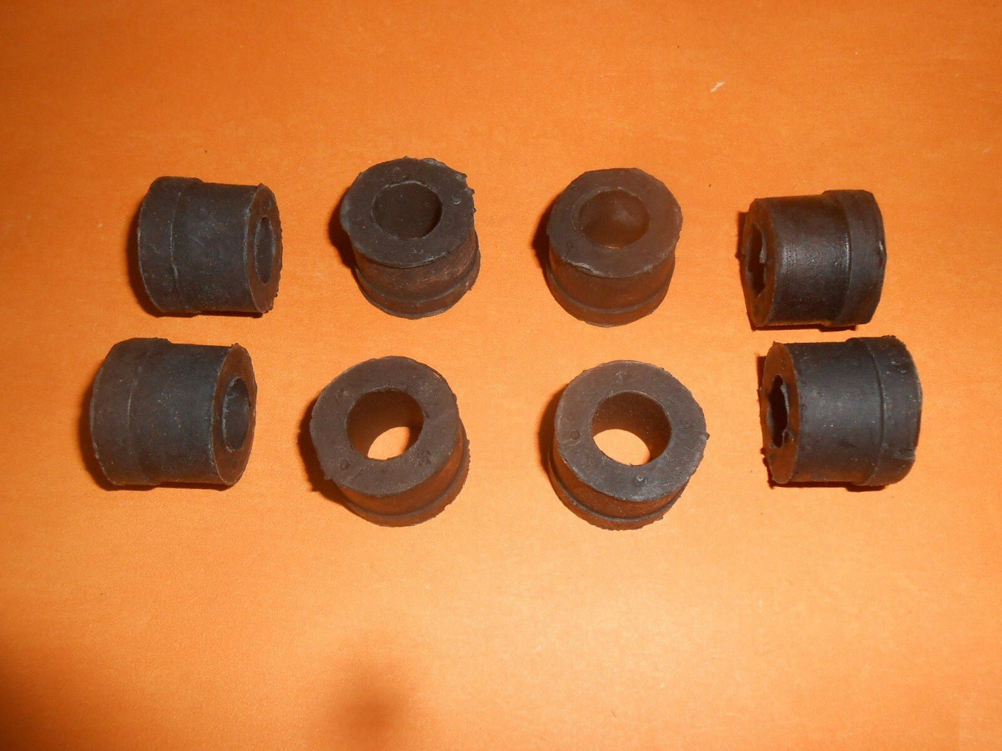 MGA 1500, 1600, 1600 Mk2 (1955 - 1962)FRONT WISHBONE BUSHES x 8 (AHH7933) AXLE SET - Vroom Classics