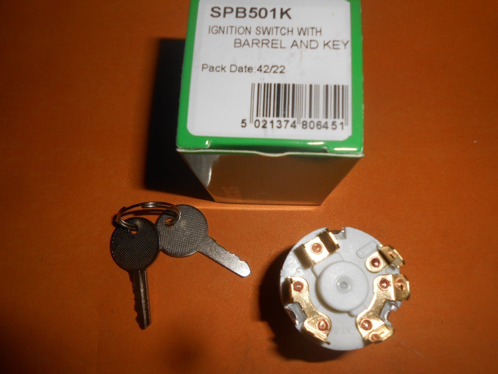 MORGAN 4/4, PLUS 4 (1958 - 1968) LUCAS IGNITION SWITCH WITH LOCK BARREL + KEYS - Vroom Classics