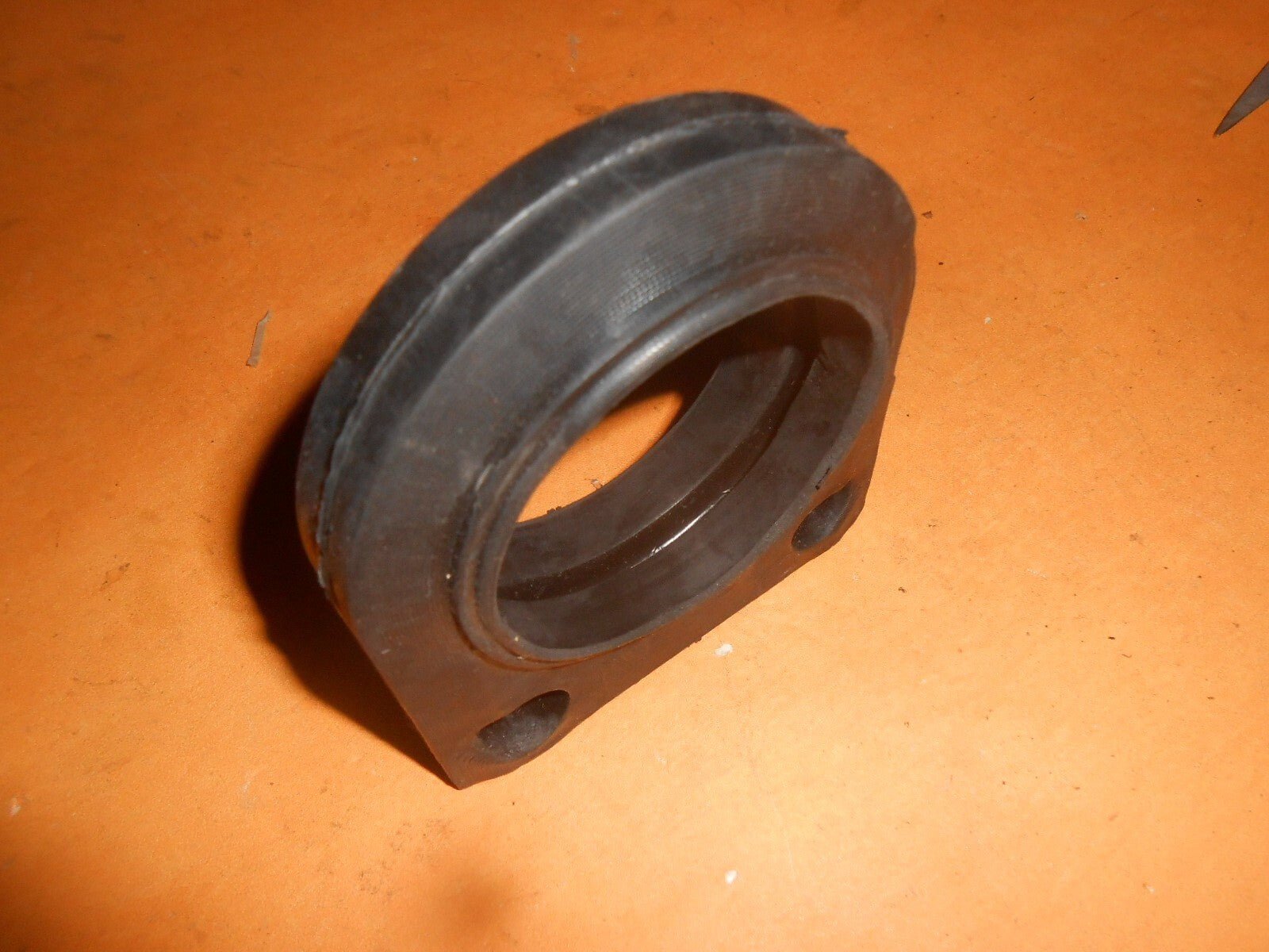 MORRIS MINOR 803cc (1952 - 56) GEARBOX TAIL RUBBER MOUNTING - Vroom Classics