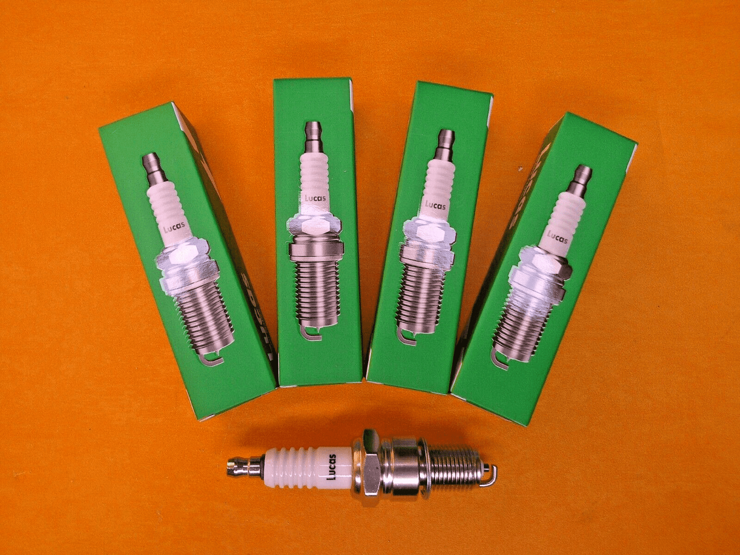 MORRIS OXFORD (1961 - 71) SPARK PLUGS SET of 4 - GENUINE LUCAS - Vroom Classics