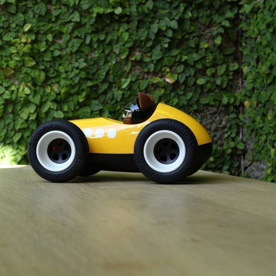 Playforever Egg Roadster Yellow - Vroom Classics