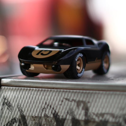 PLAYFOREVER KEN CAVE BLACK - Vroom Classics