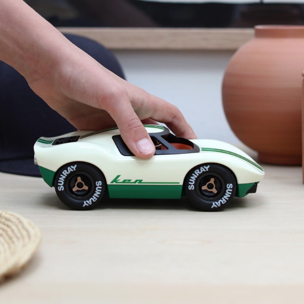 PLAYFOREVER KEN CLINE GREEN - Vroom Classics