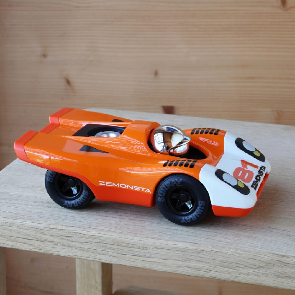 PLAYFOREVER ZEMONSTA EGON ORANGE - Vroom Classics