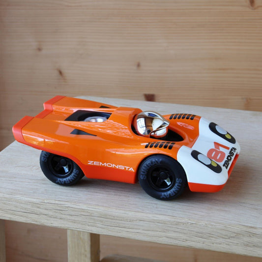 PLAYFOREVER ZEMONSTA EGON ORANGE - Vroom Classics