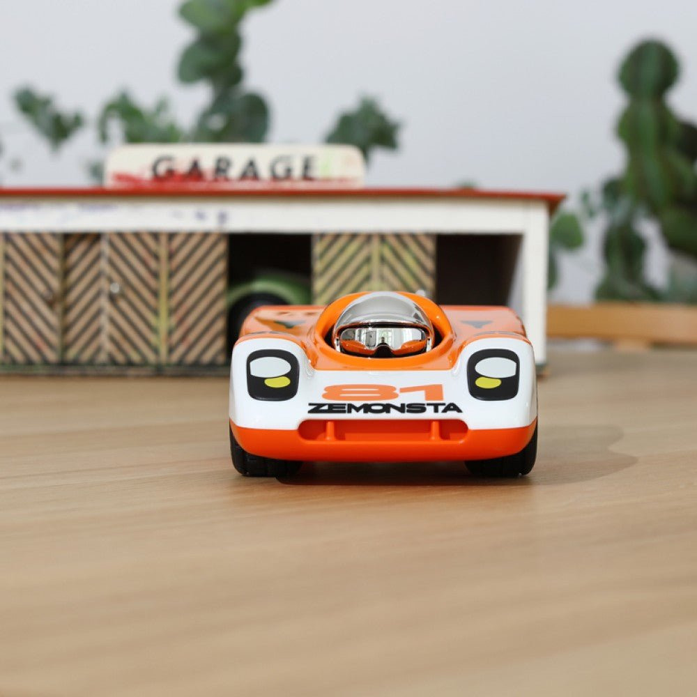 PLAYFOREVER ZEMONSTA EGON ORANGE - Vroom Classics