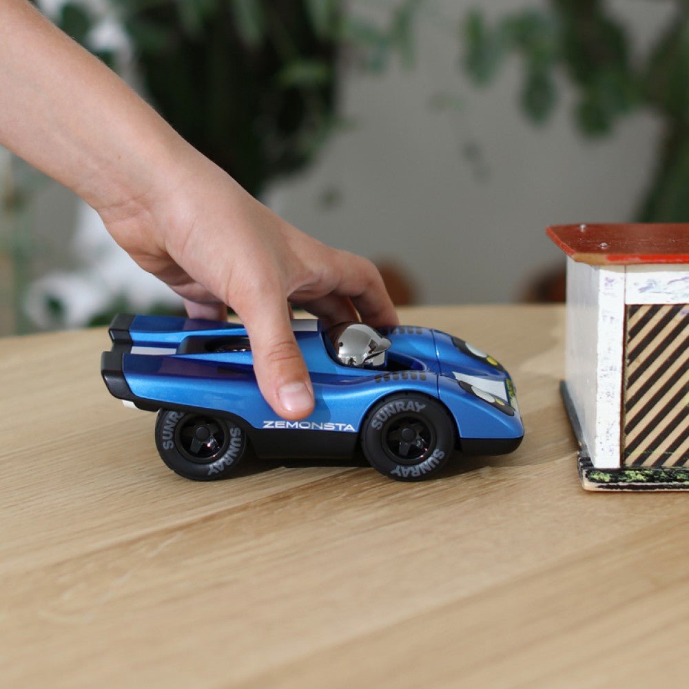 PLAYFOREVER ZEMONSTA HANS BLUE - Vroom Classics