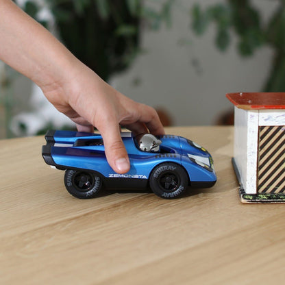 PLAYFOREVER ZEMONSTA HANS BLUE - Vroom Classics