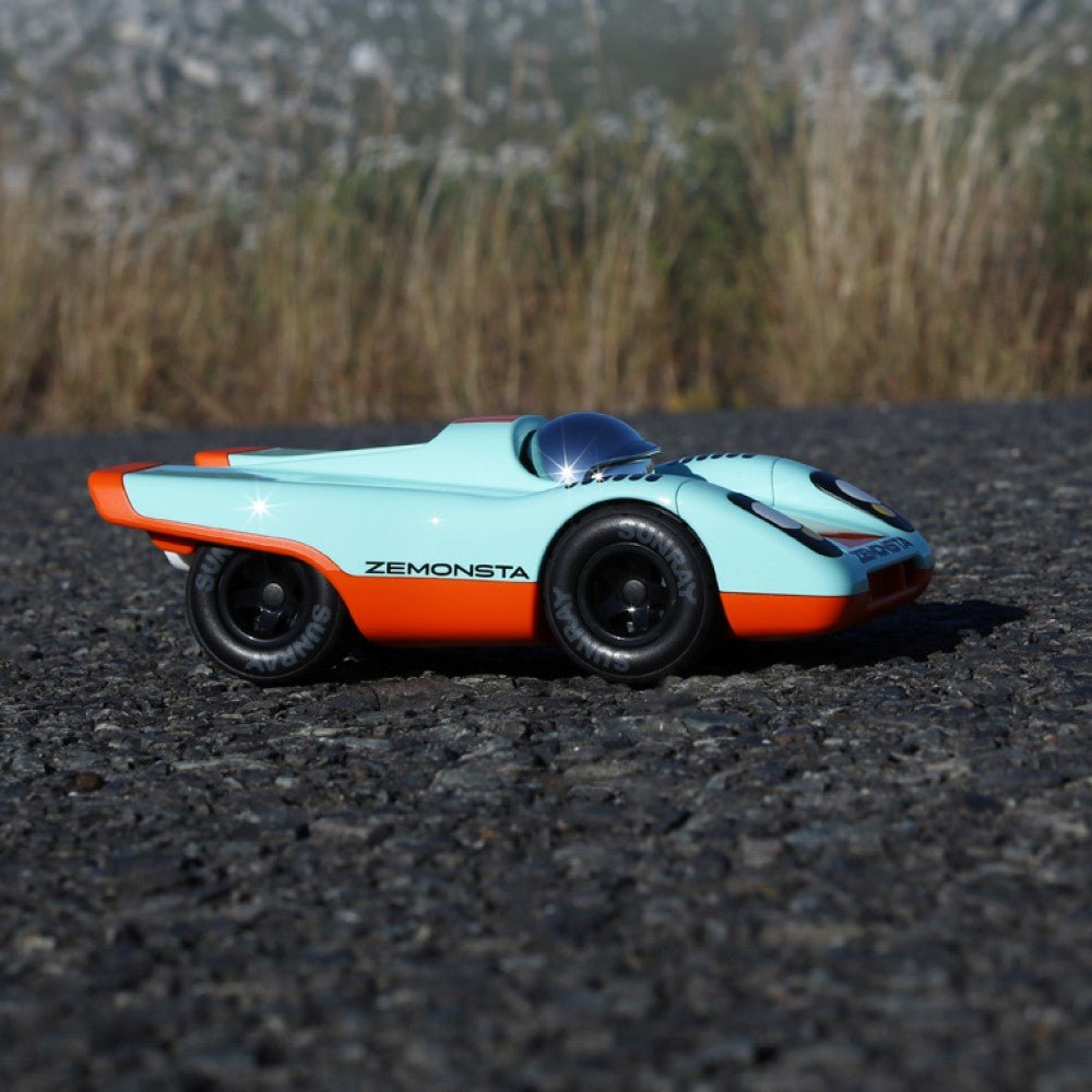 PLAYFOREVER ZEMONSTA KLAUS BLUE AND ORANGE - Vroom Classics