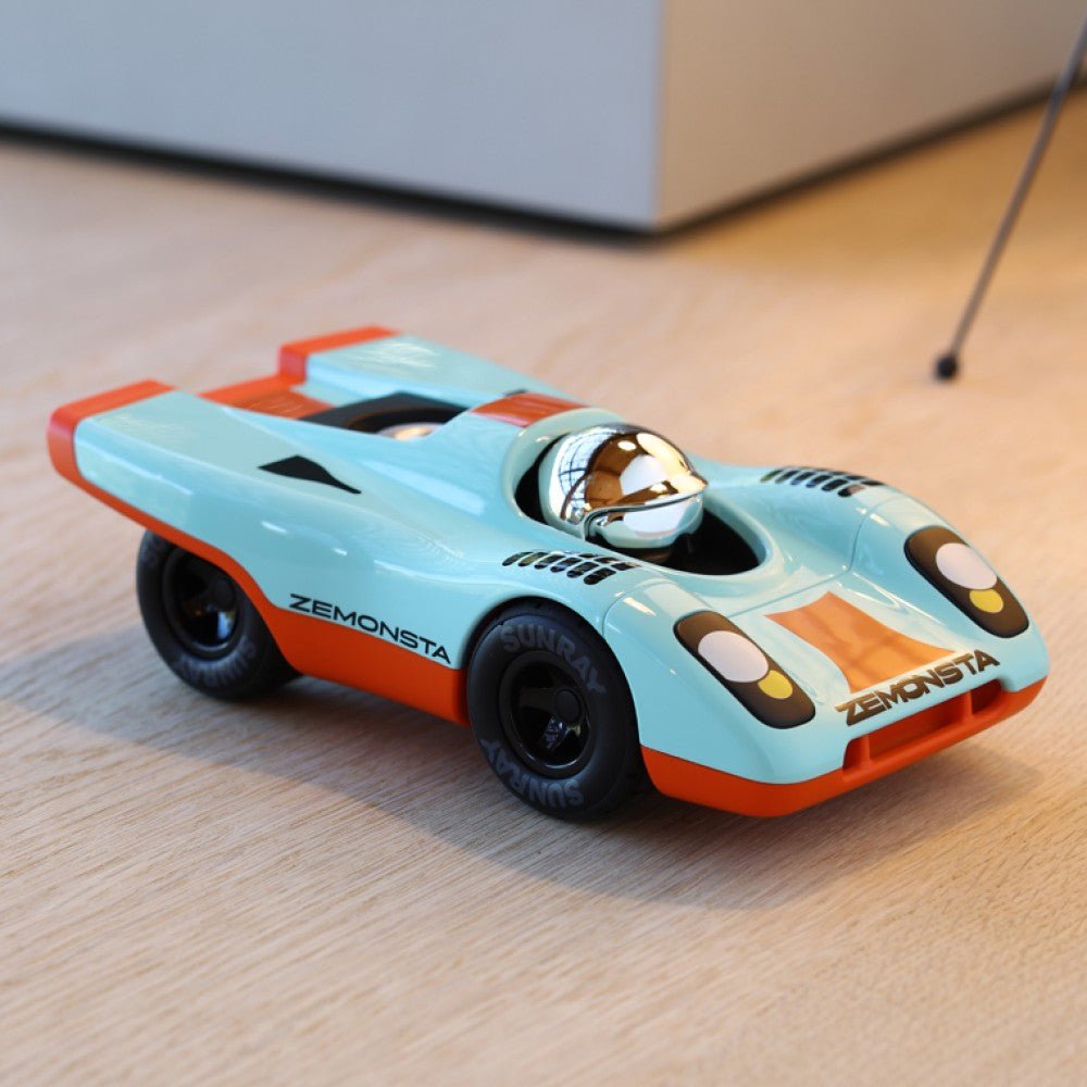 PLAYFOREVER ZEMONSTA KLAUS BLUE AND ORANGE - Vroom Classics