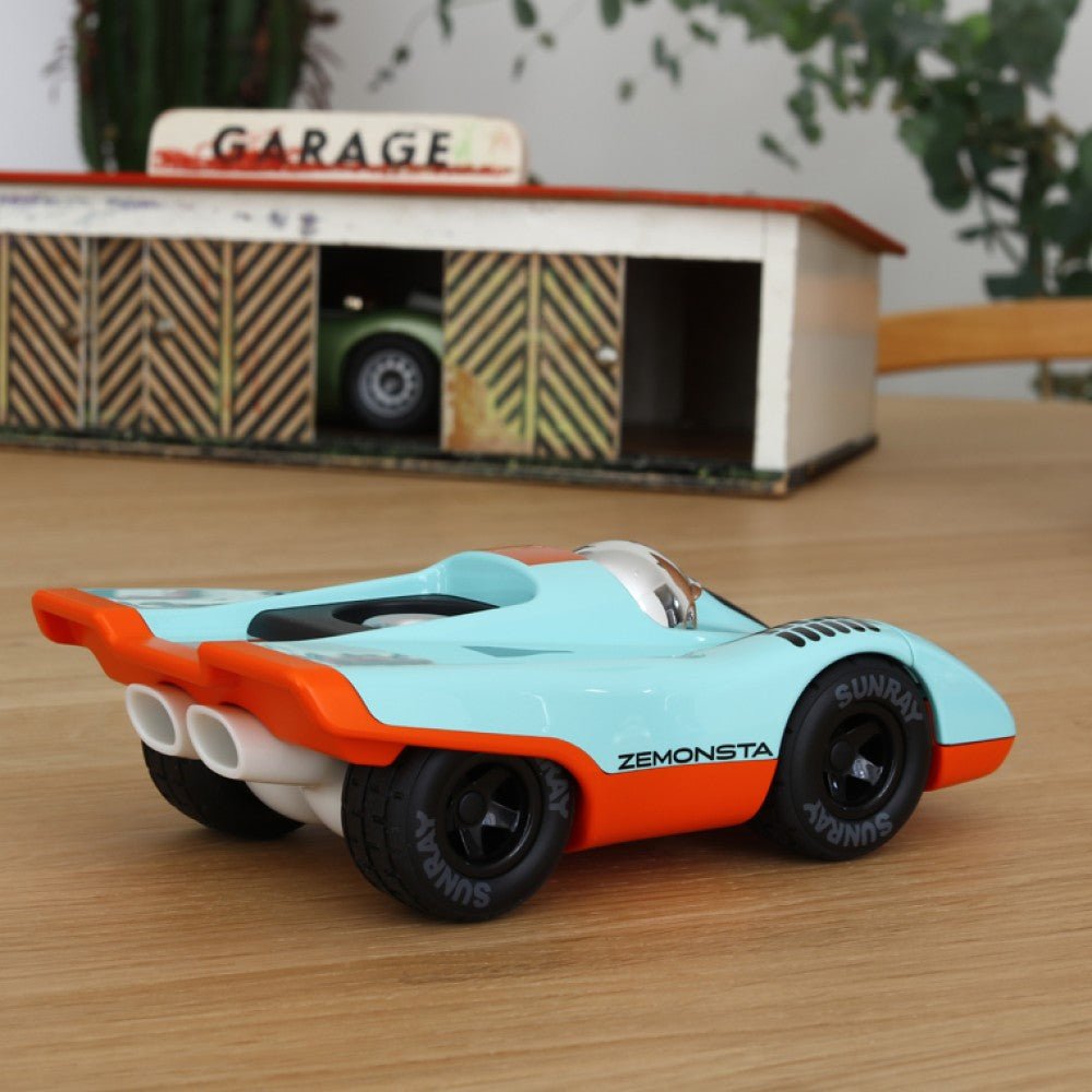 PLAYFOREVER ZEMONSTA KLAUS BLUE AND ORANGE - Vroom Classics
